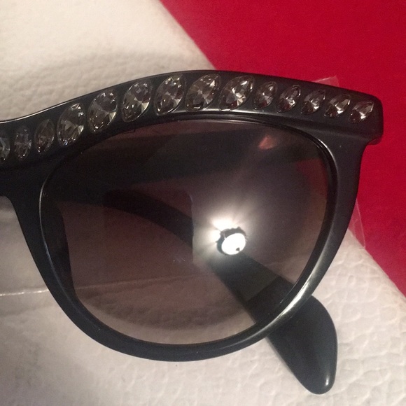 Prada sunglasses - Picture 8 of 9